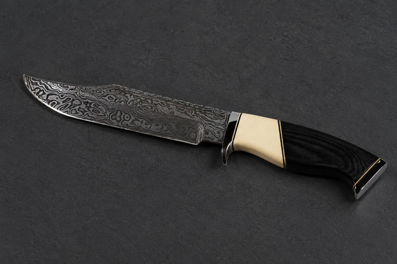Handmade bowie knives by Lloyd Harding