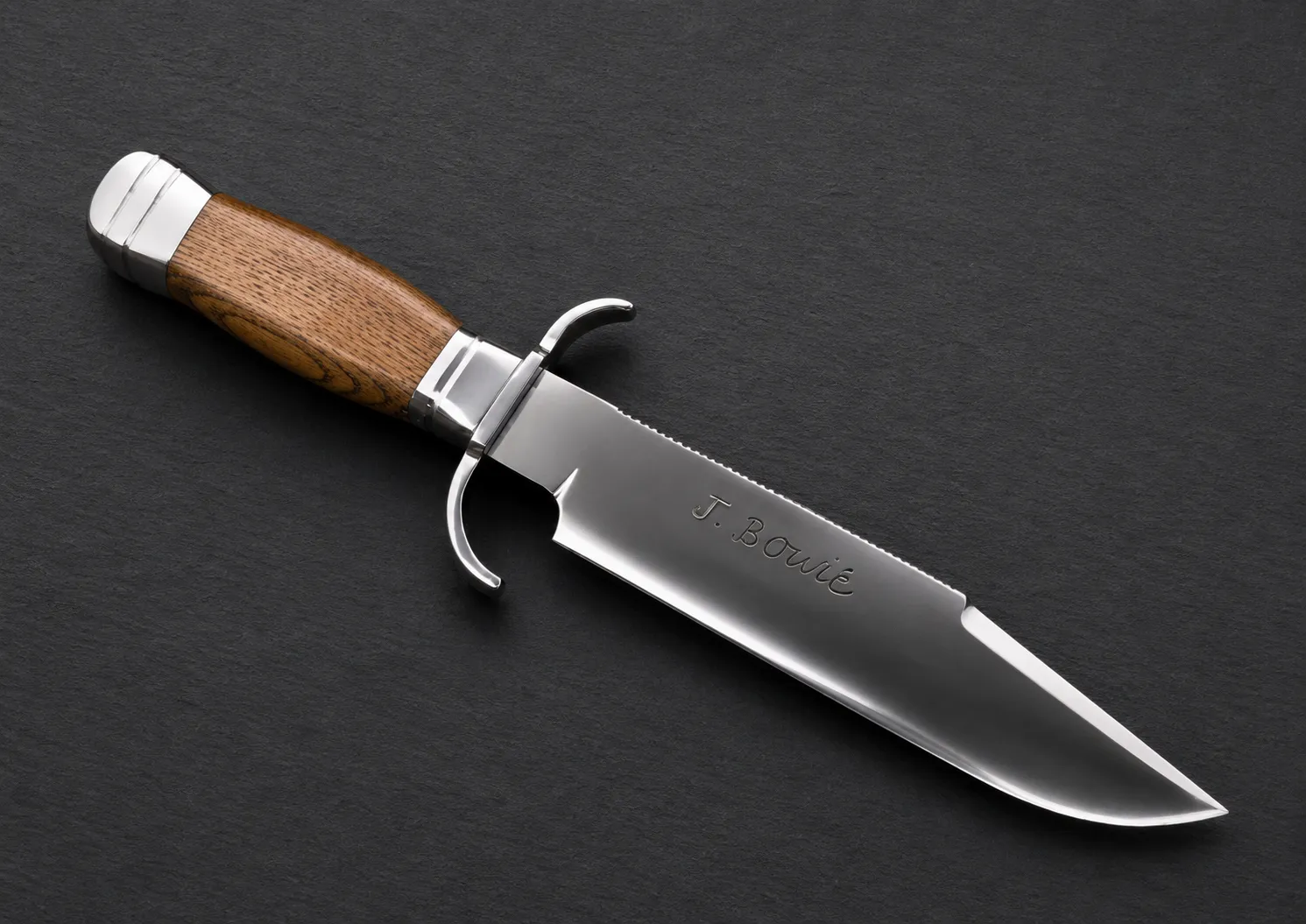 Handmade bowie knives by Lloyd Harding
