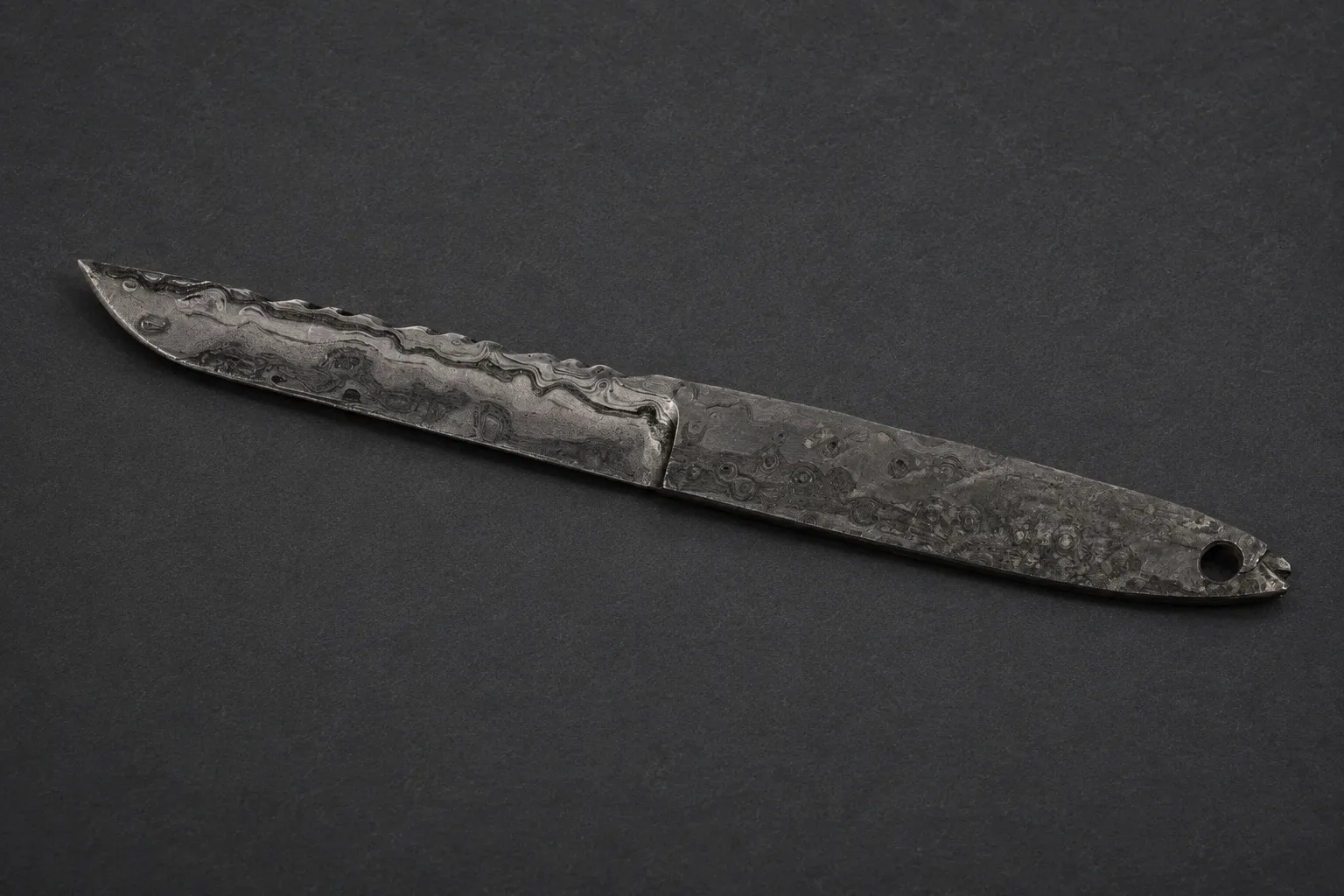 Handmade custom knives by Lloyd Harding