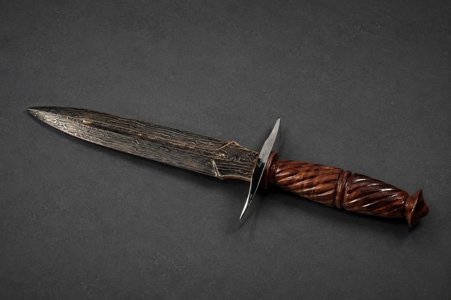 Handmade daggers by Lloyd Harding