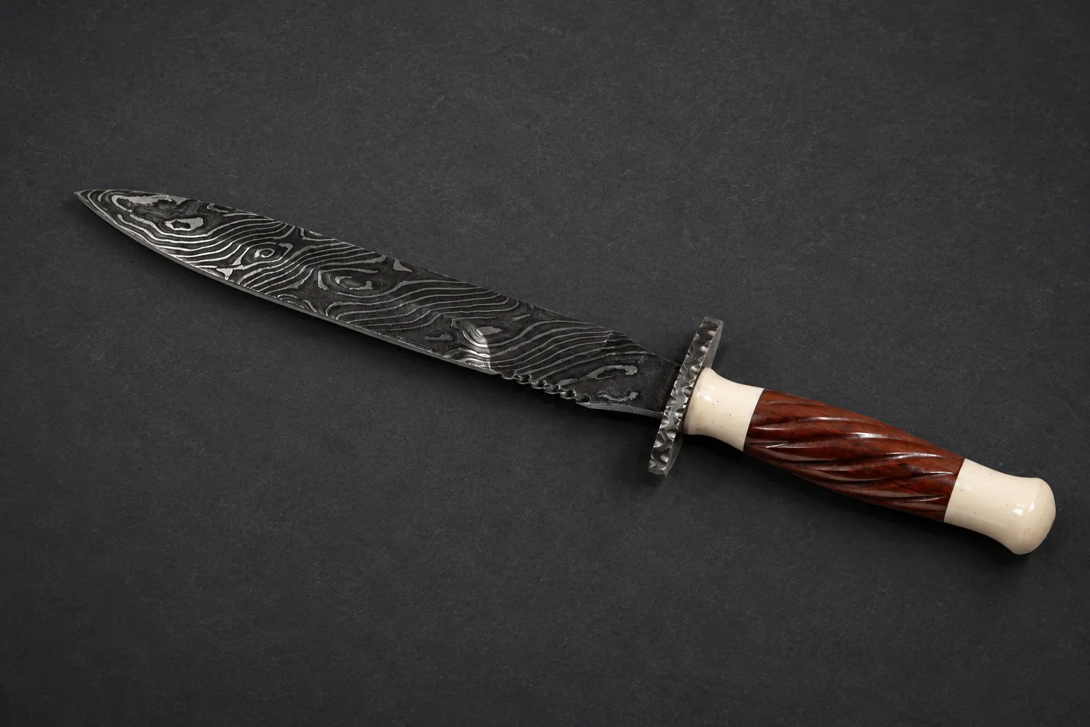 Handmade daggers by Lloyd Harding