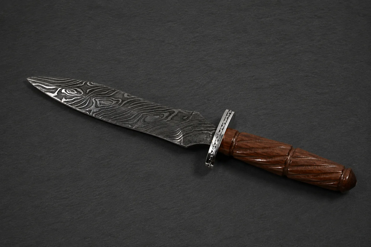 Handmade daggers by Lloyd Harding