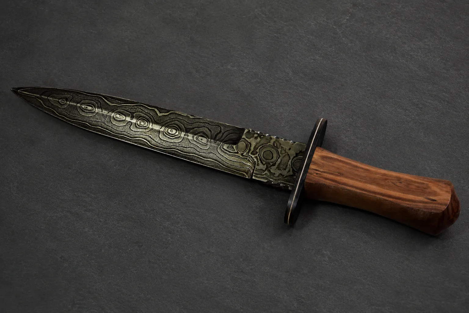 Handmade daggers by Lloyd Harding