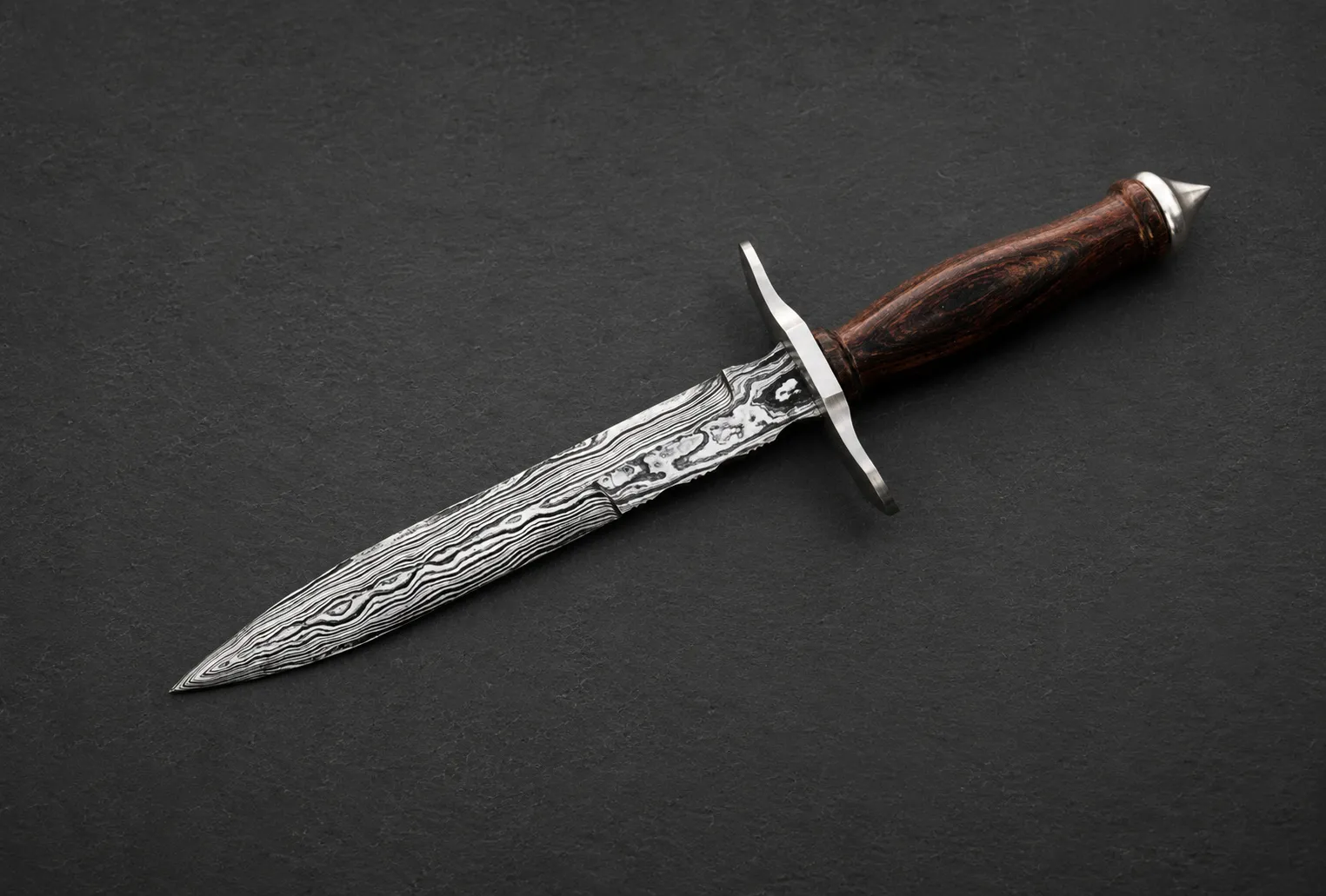 Handmade daggers by Lloyd Harding