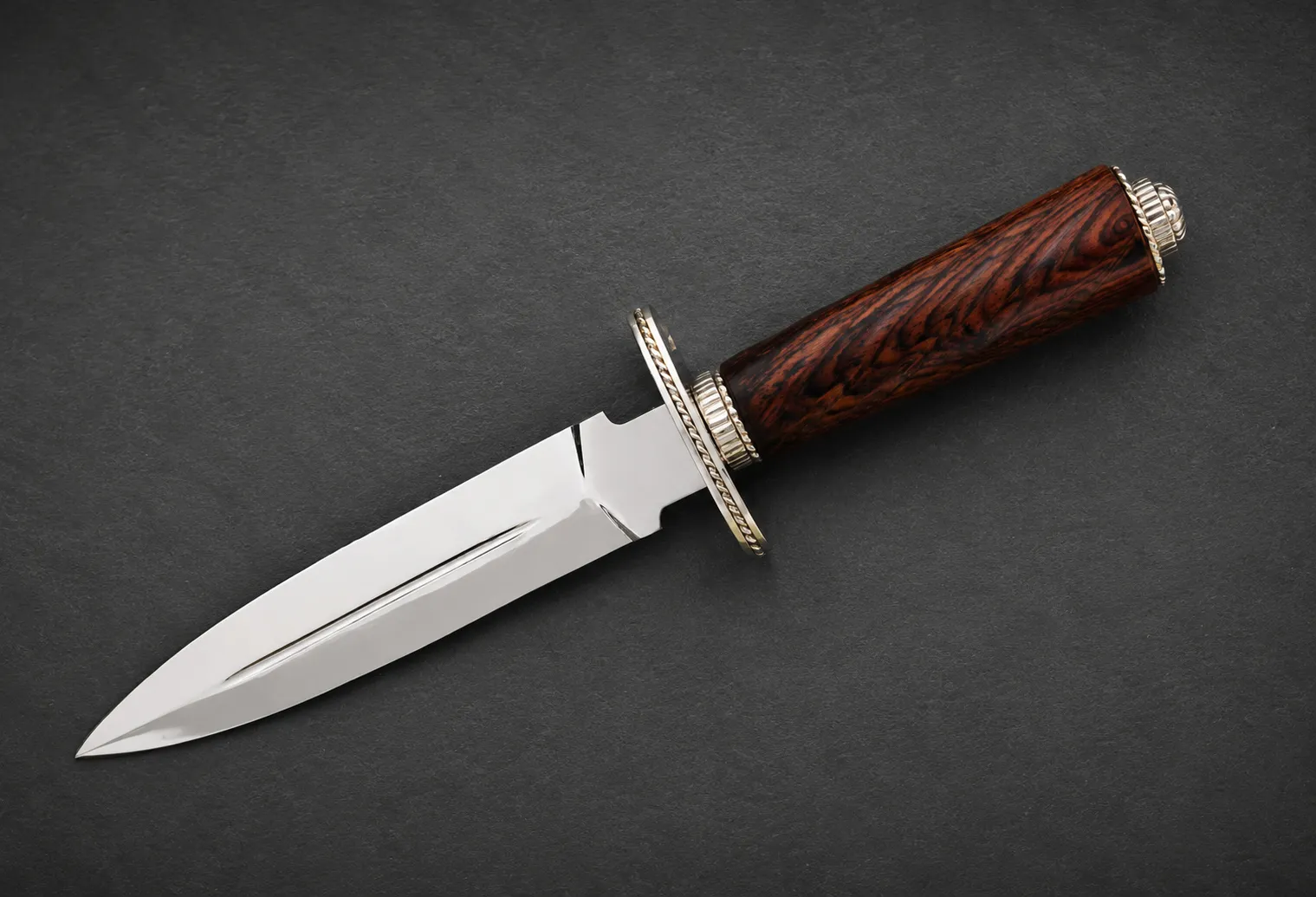 Handmade daggers by Lloyd Harding