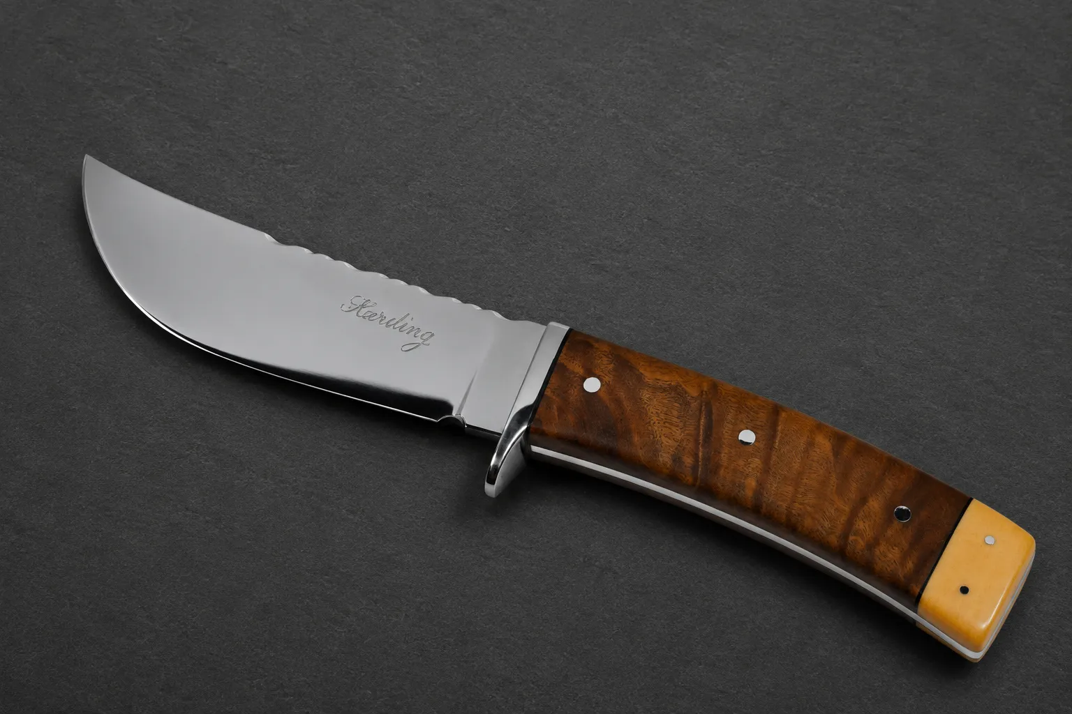 Handmade hunting knives by Lloyd Harding