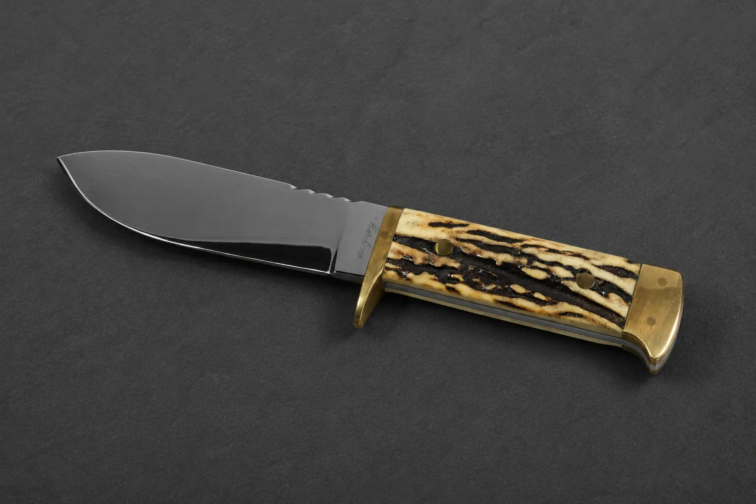 Handmade hunting knives by Lloyd Harding