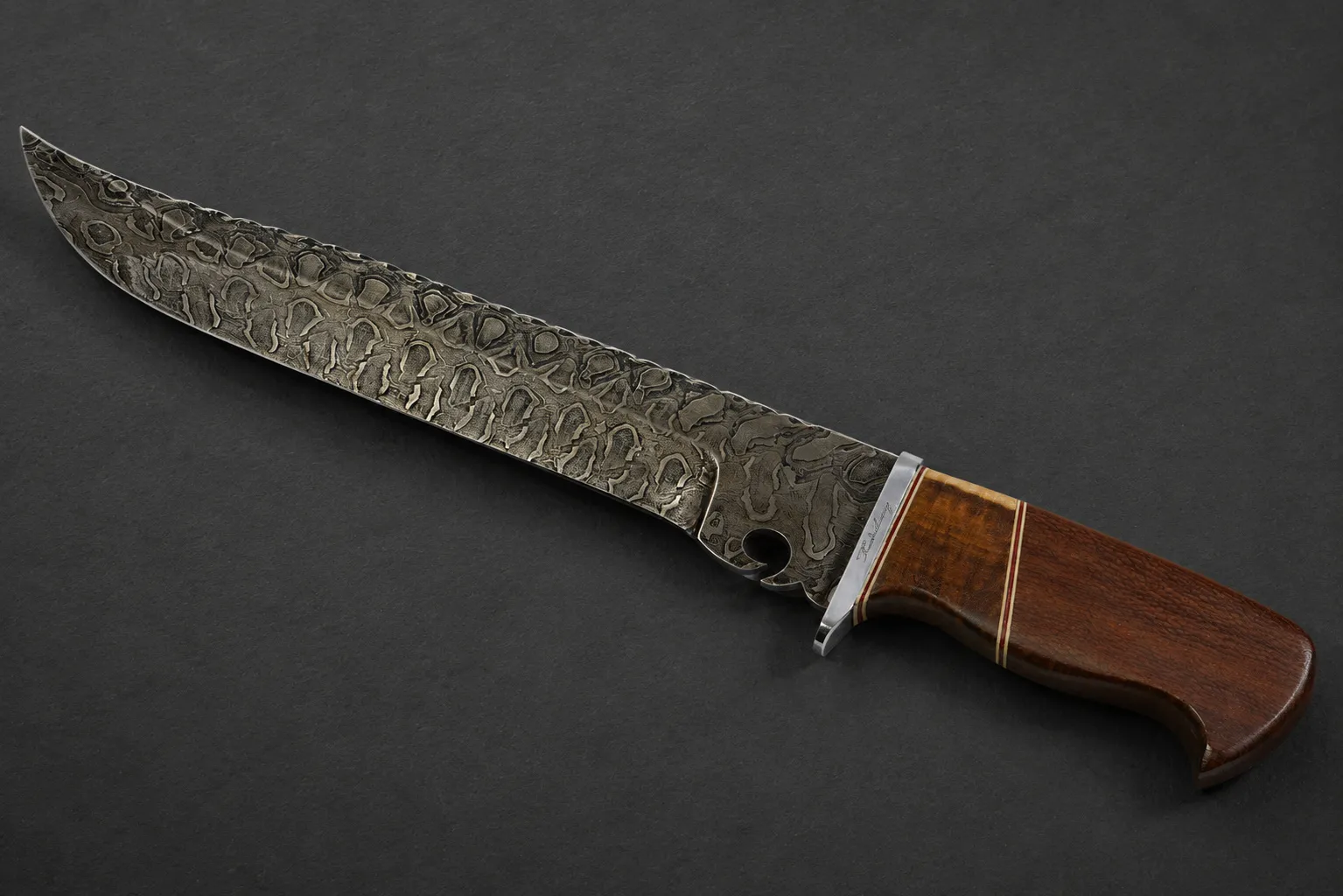 Handmade hunting knives by Lloyd Harding