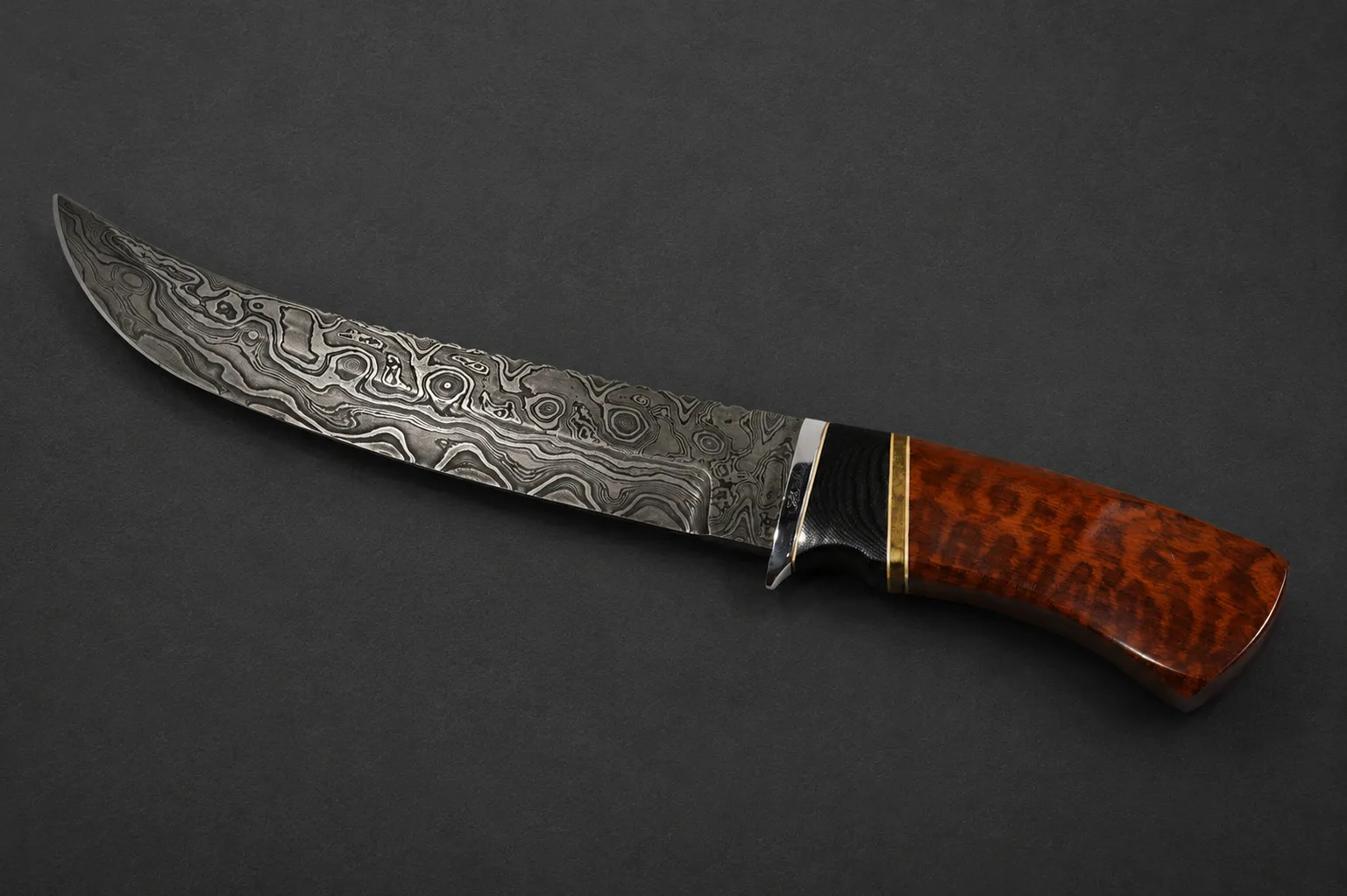 Handmade hunting knives by Lloyd Harding