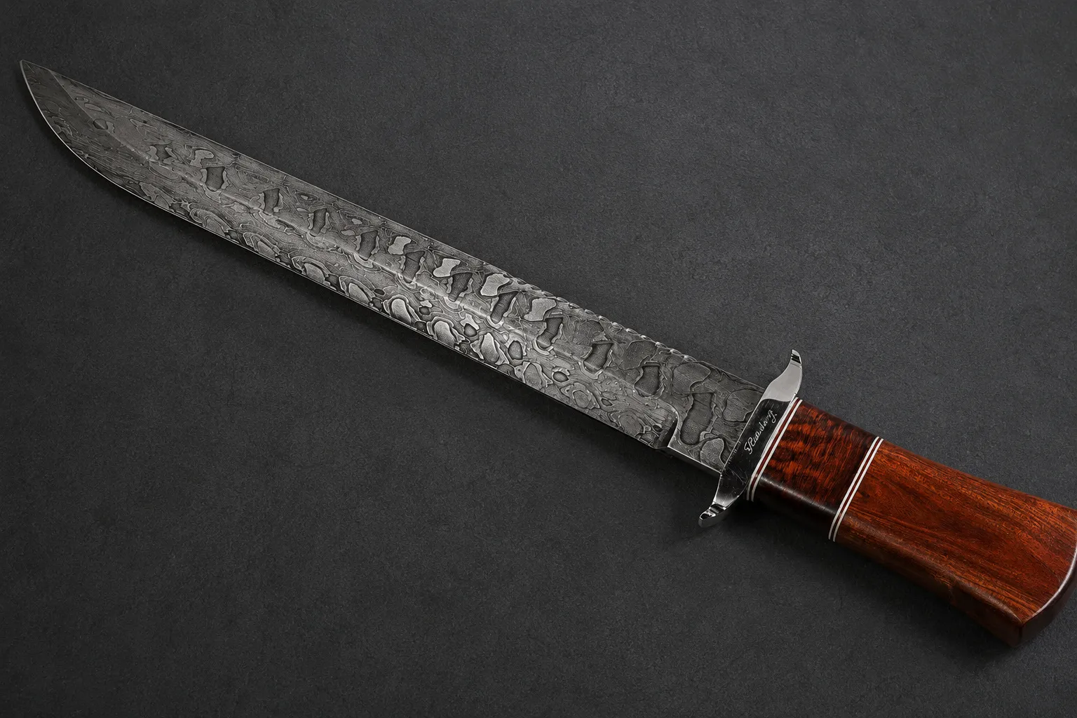 Handmade hunting knives by Lloyd Harding