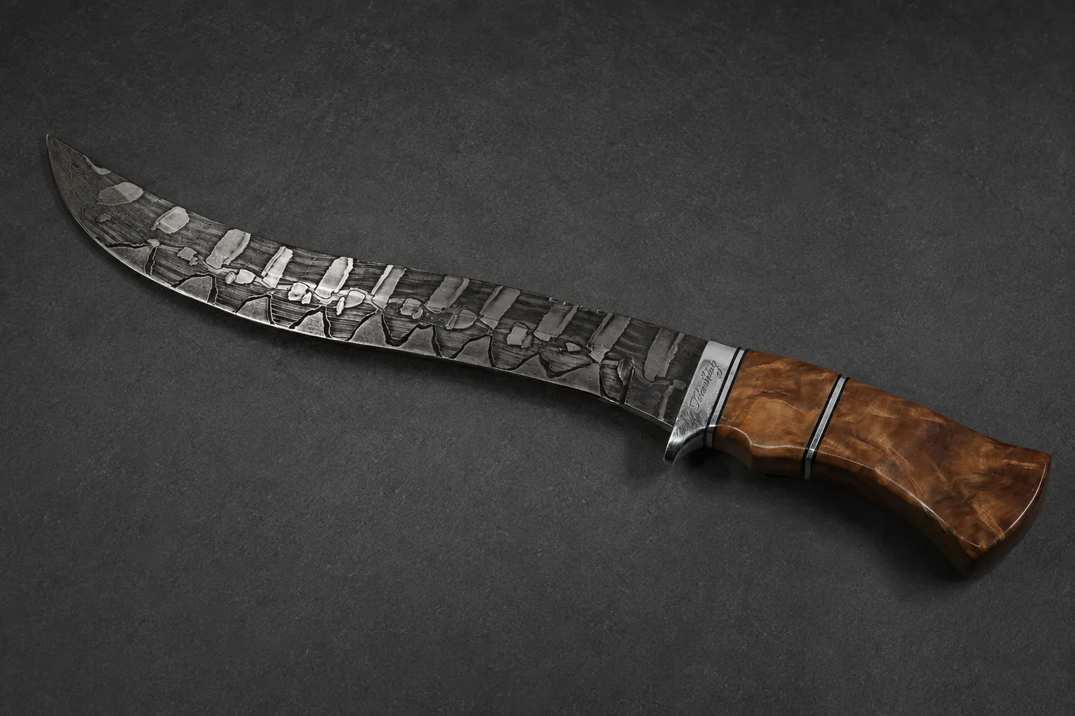 Handmade hunting knives by Lloyd Harding