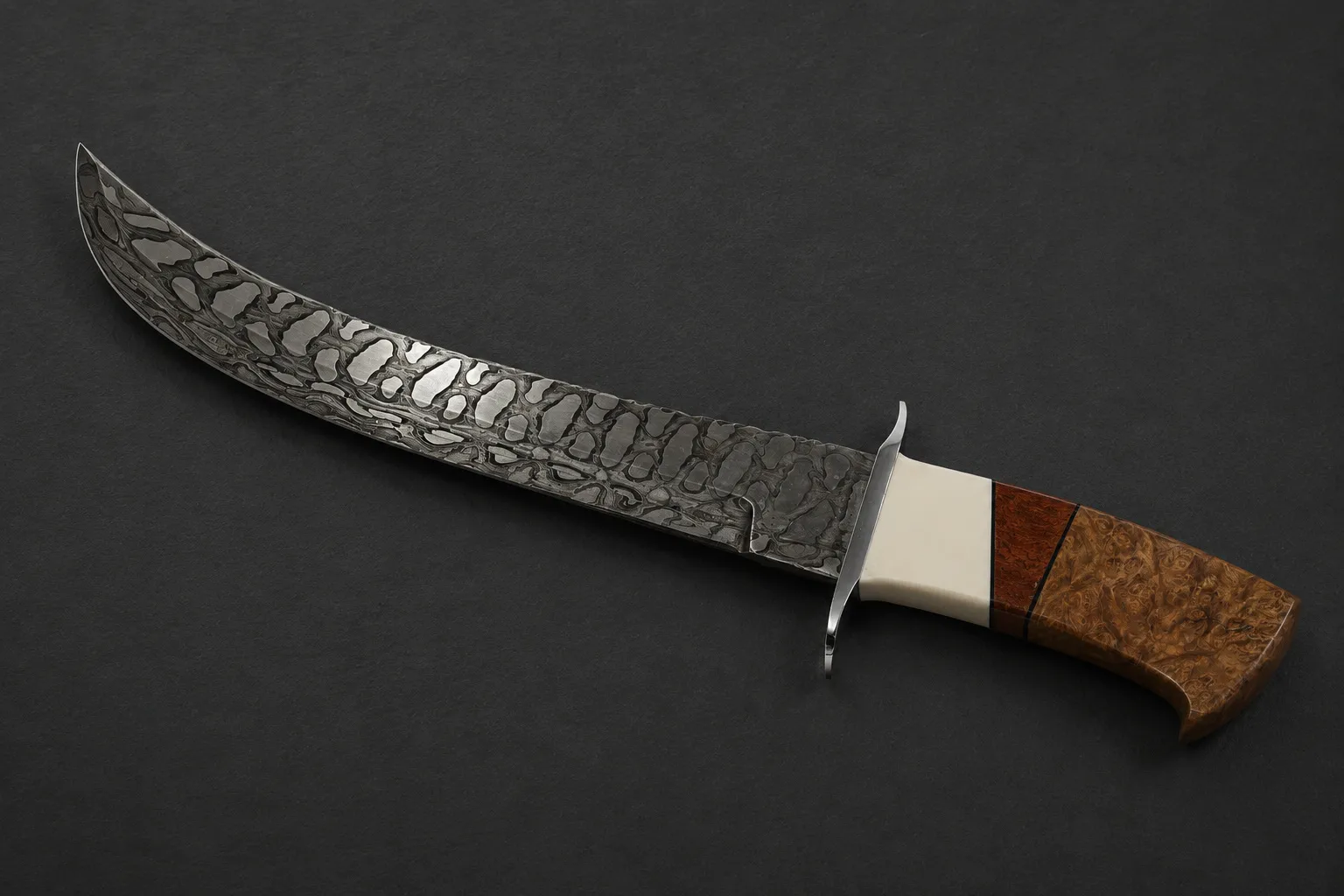 Handmade hunting knives by Lloyd Harding