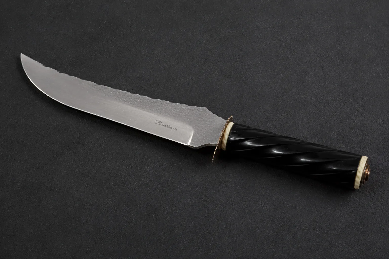 Handmade hunting knives by Lloyd Harding