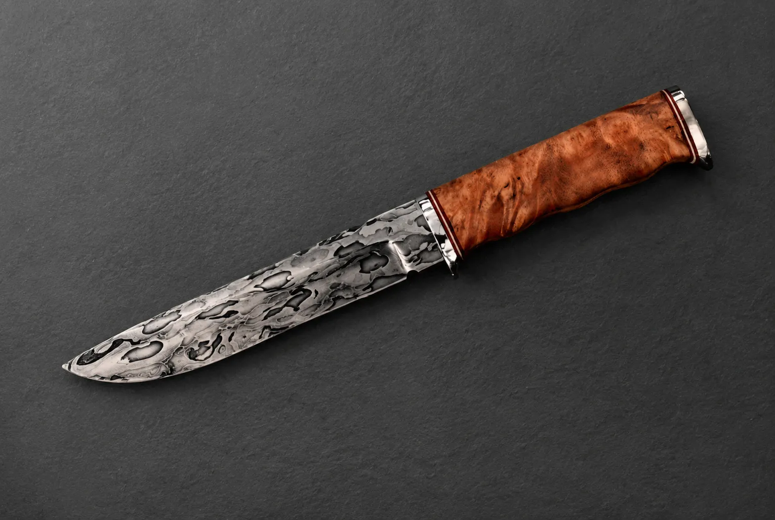 Handmade hunting knives by Lloyd Harding