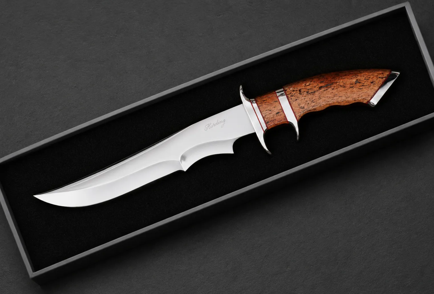 Handmade hunting knives by Lloyd Harding