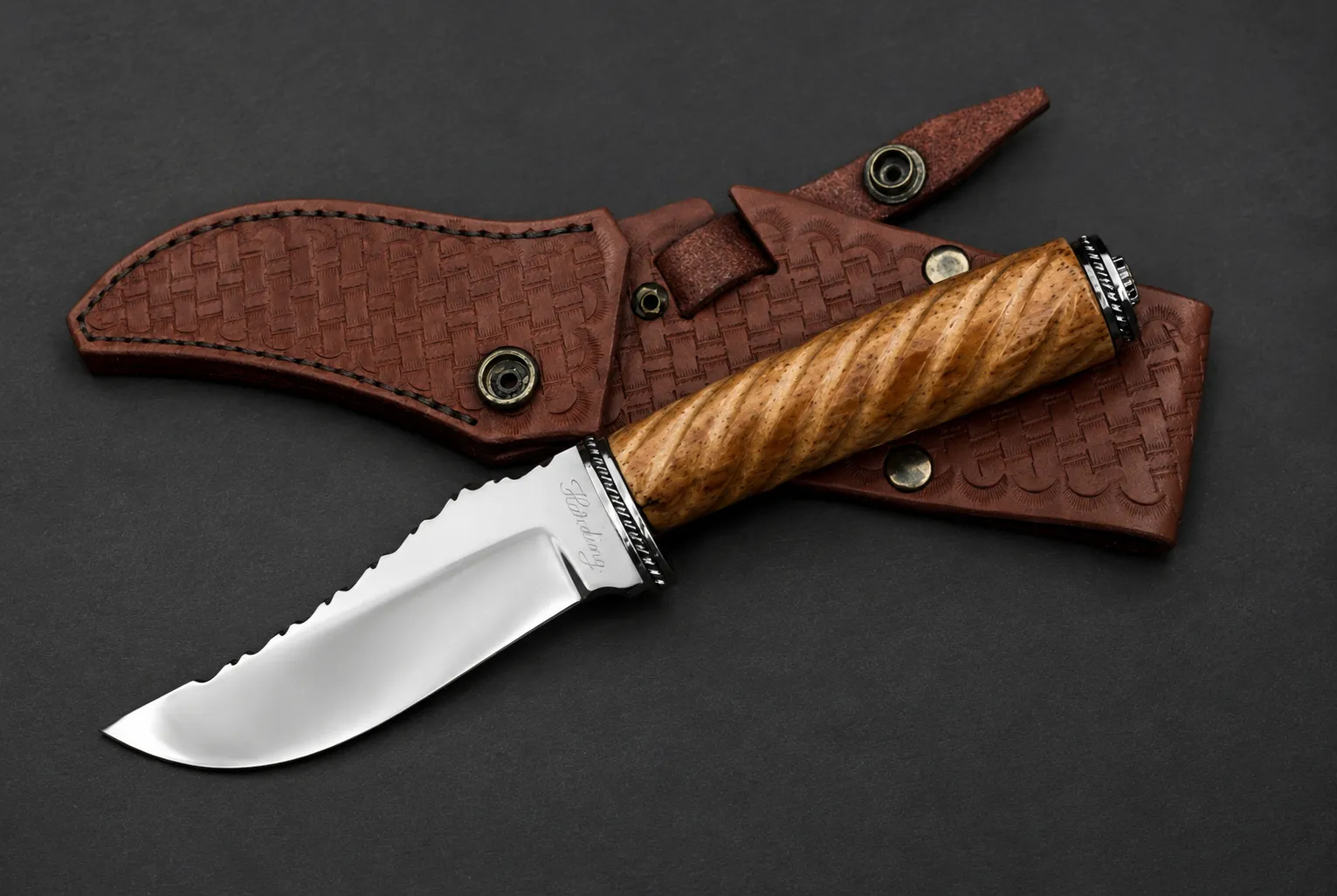 Handmade hunting knives by Lloyd Harding