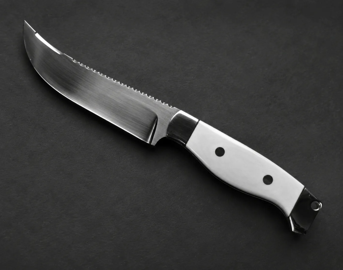 Handmade hunting knives by Lloyd Harding