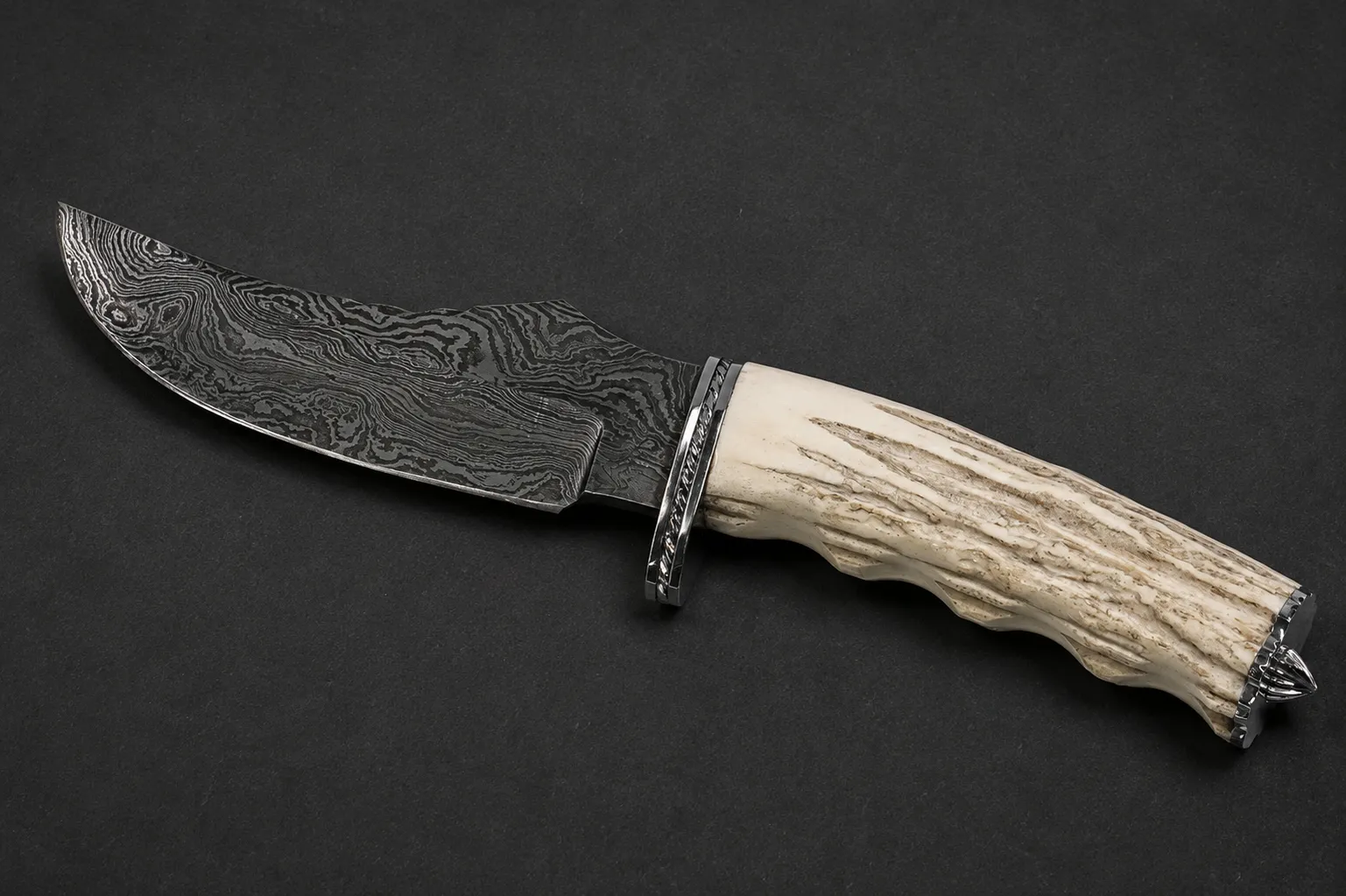 Handmade skinning knives by Lloyd Harding