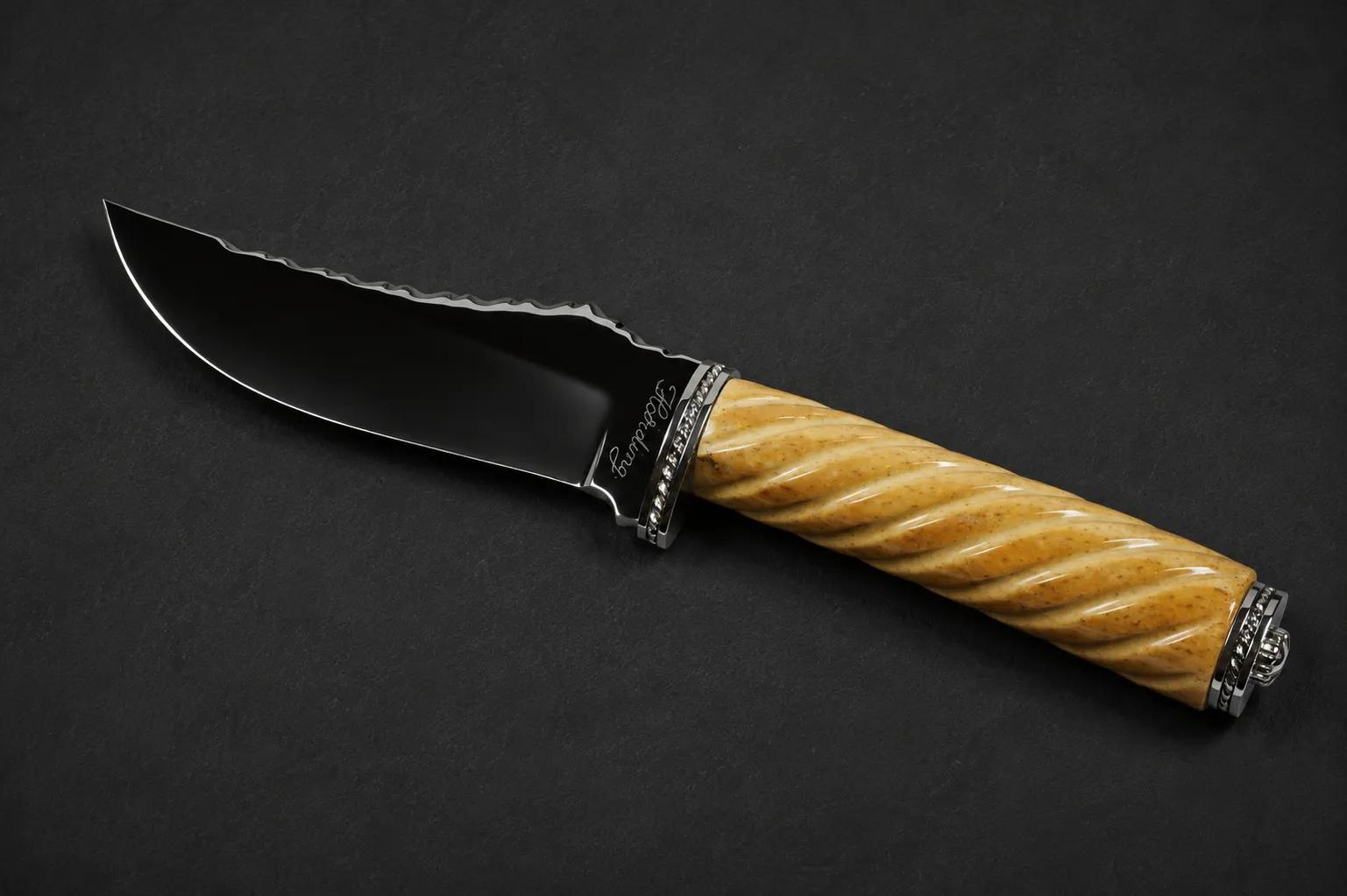 Handmade skinning knives by Lloyd Harding