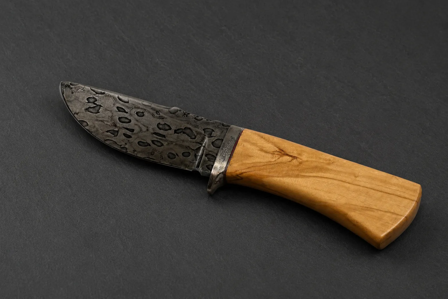 Handmade skinning knives by Lloyd Harding