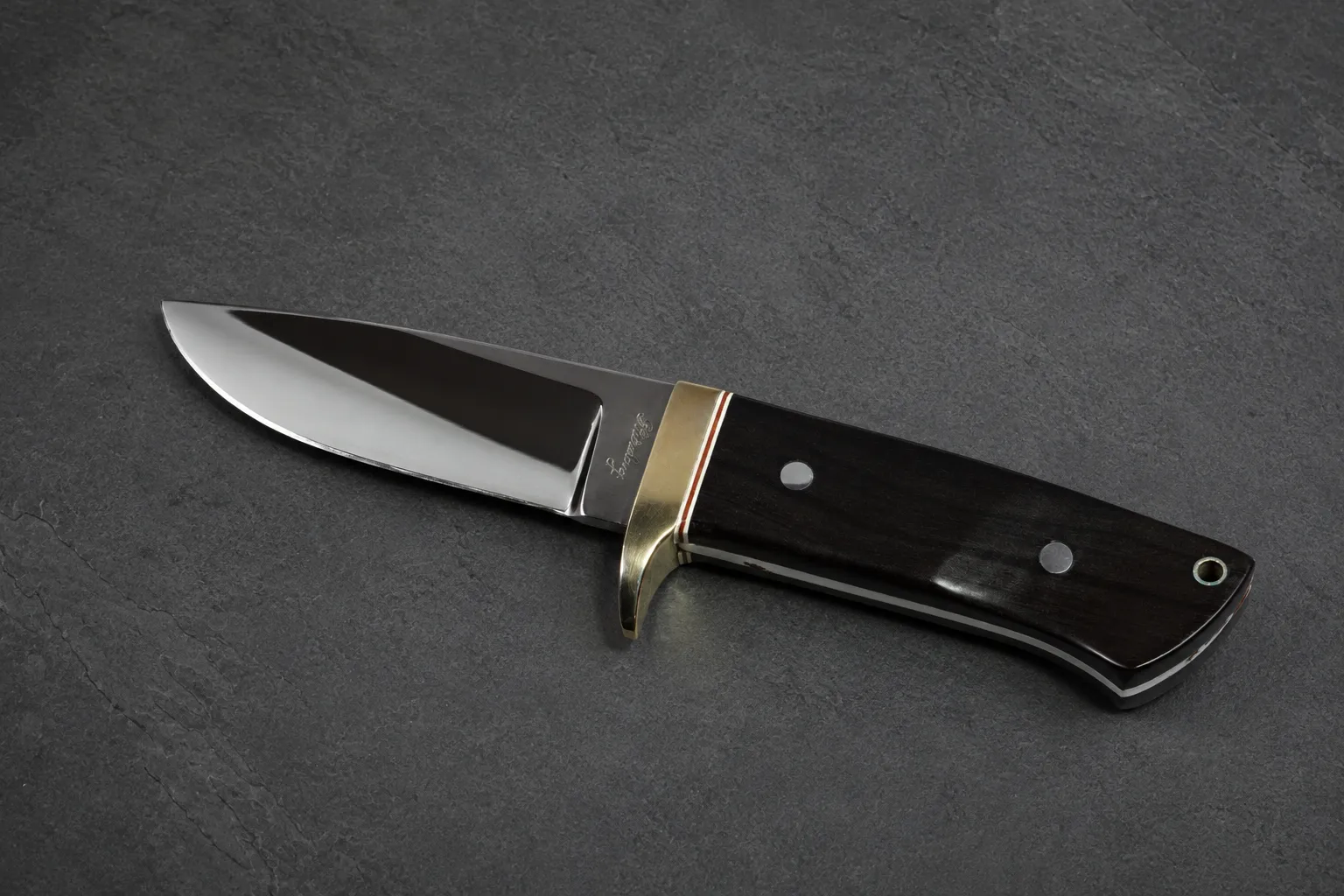 Handmade skinning knives by Lloyd Harding