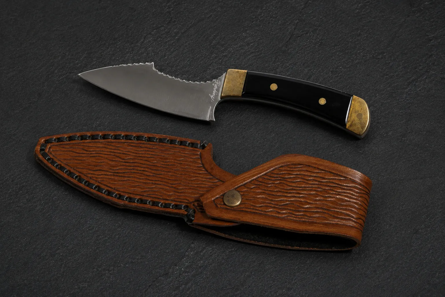 Handmade skinning knives by Lloyd Harding