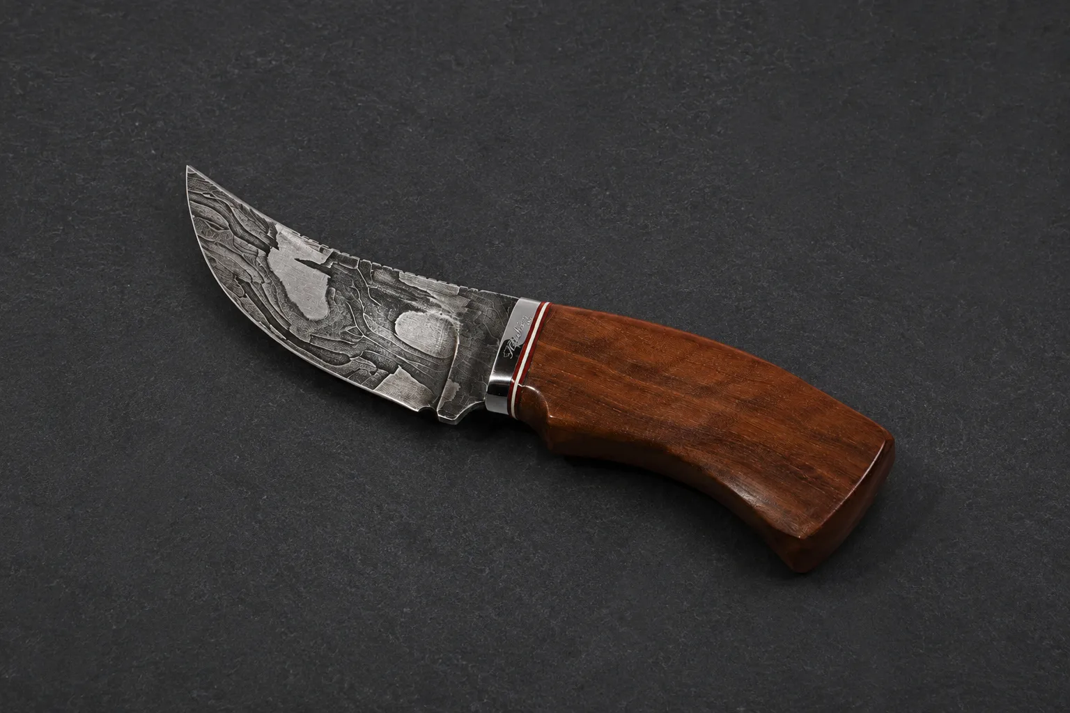 Handmade skinning knives by Lloyd Harding
