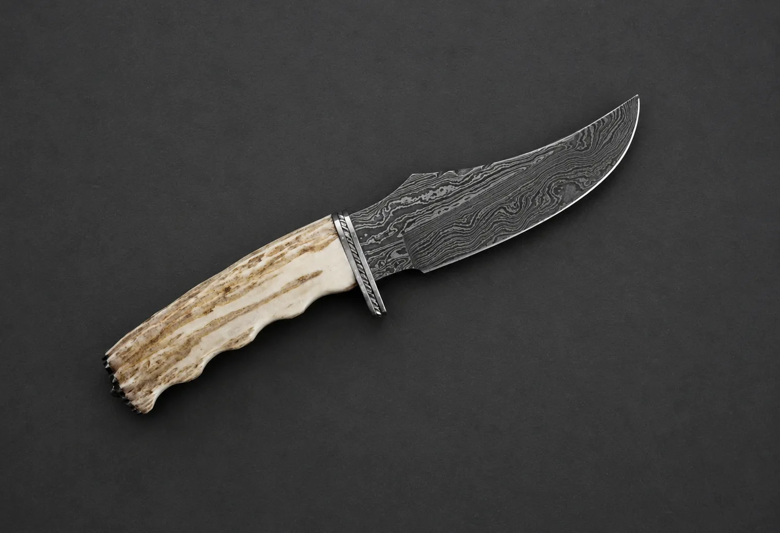 Handmade skinning knives by Lloyd Harding