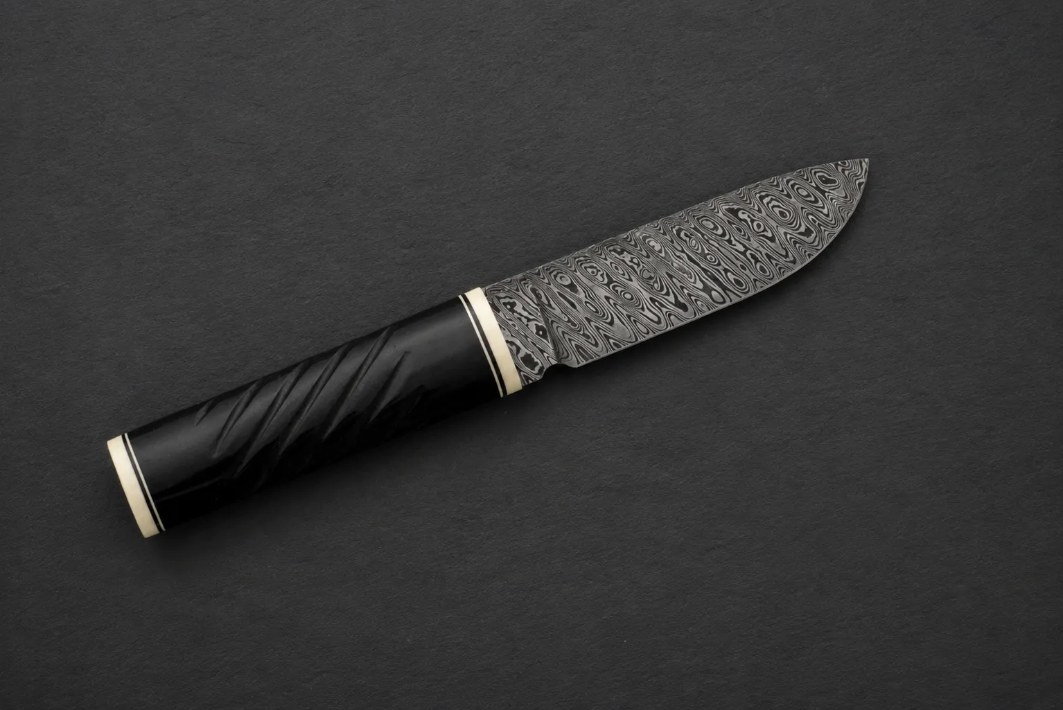 Handmade skinning knives by Lloyd Harding