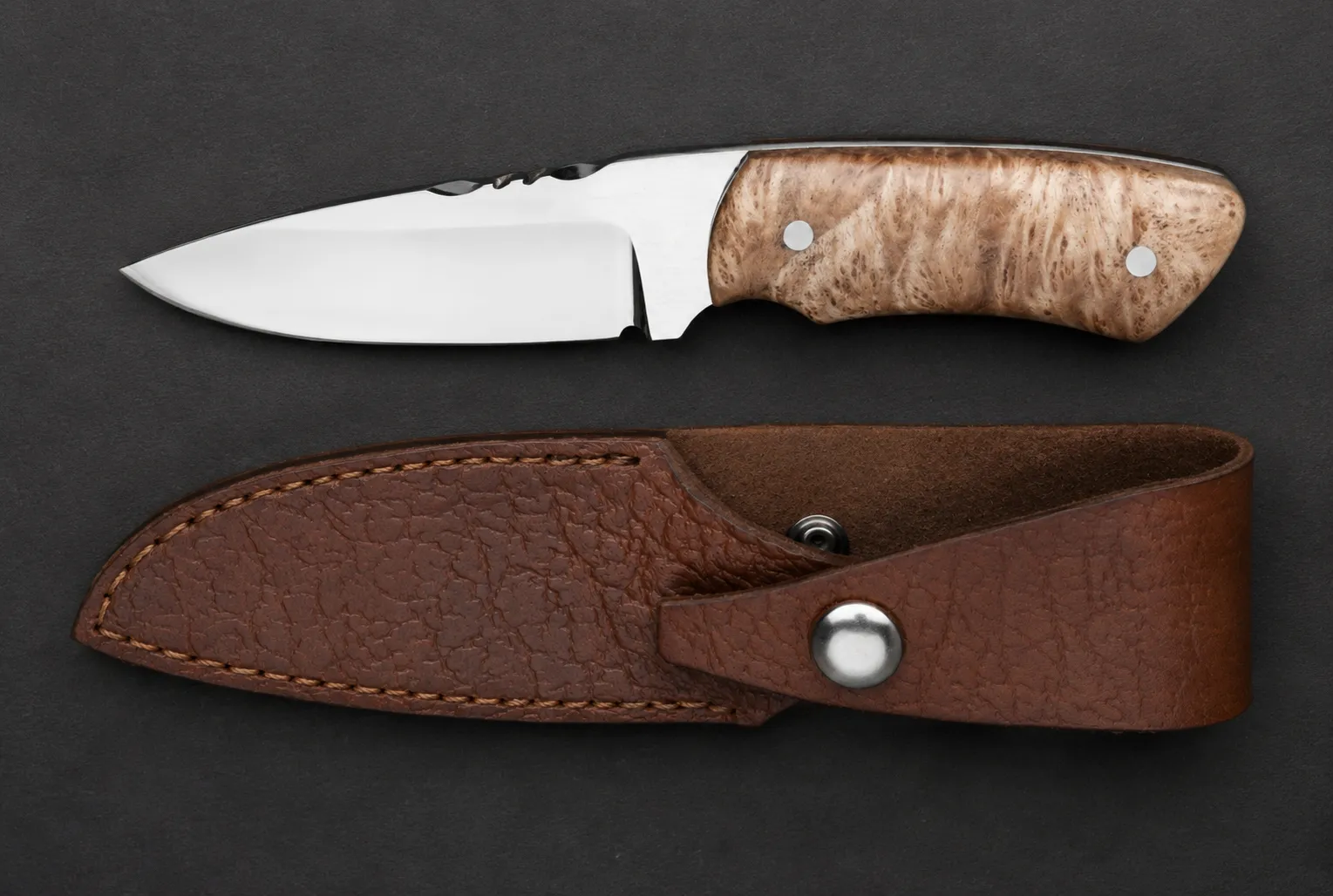 Handmade skinning knives by Lloyd Harding