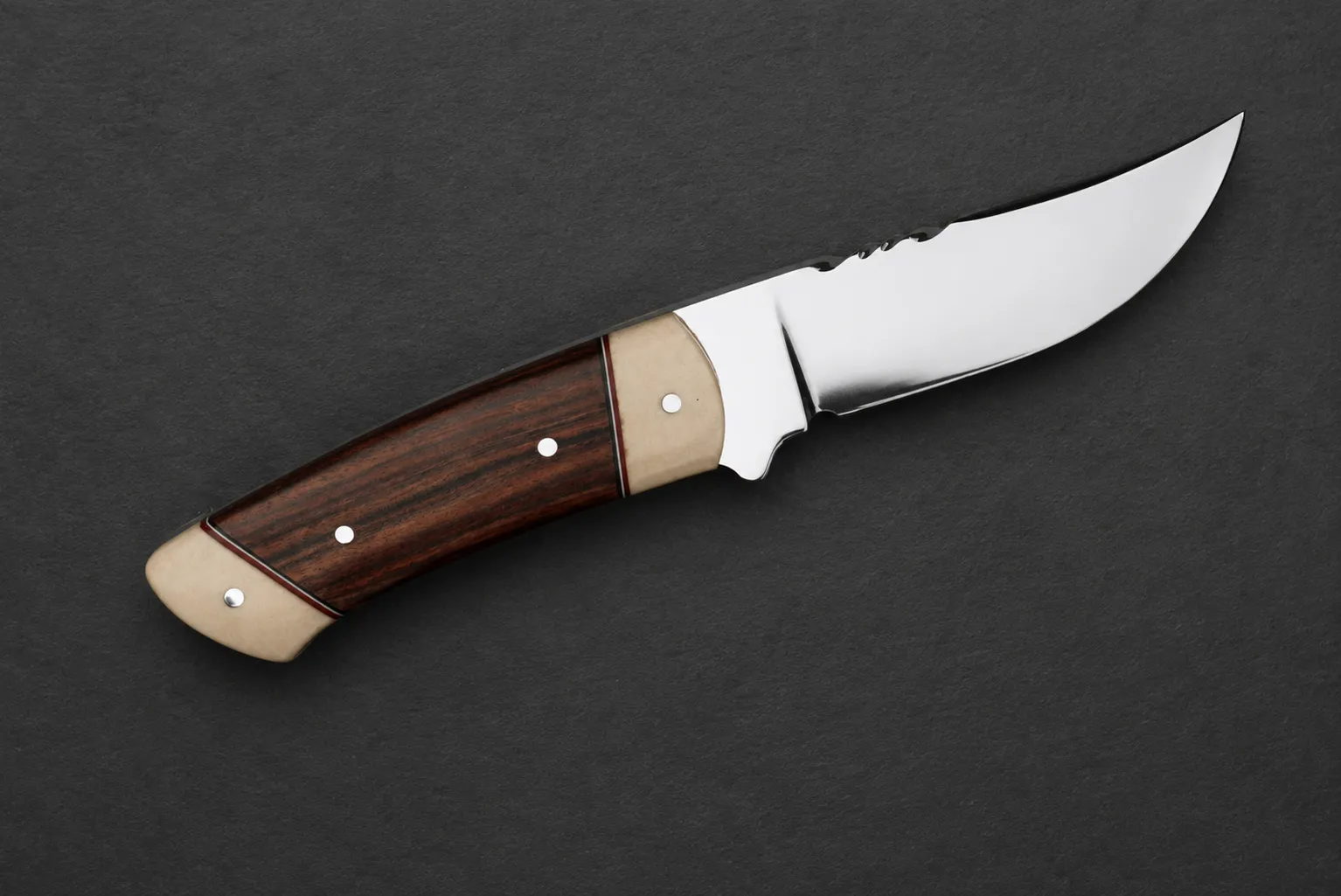 Handmade skinning knives by Lloyd Harding